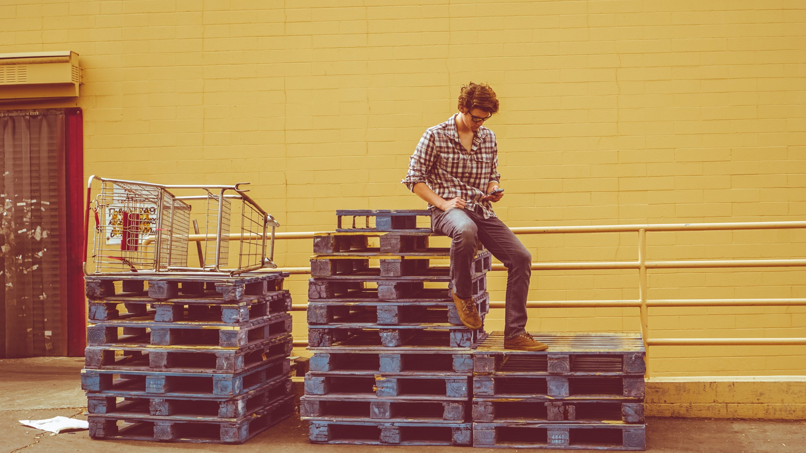 How to Build a Pallet Wall